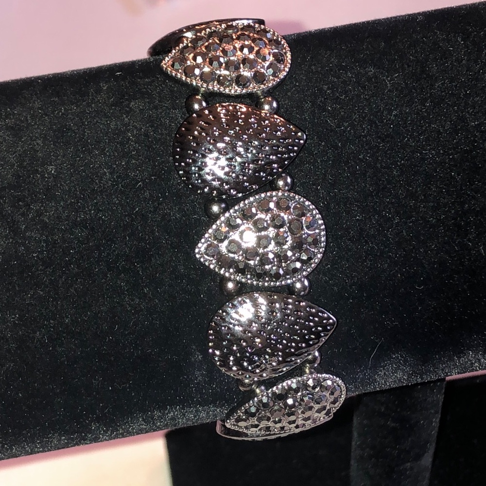 Sparkling Dark Metal Teardrop Boho Stretch Bracelet
